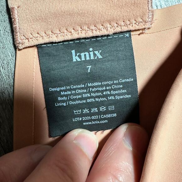 Knix Catalys Front Zip Sports Bra Pink Size 7 Criss Cross Back and Hooks - Picture 4 of 5